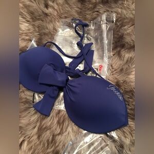 ✨NWT✨  GUESS purple bikini top is size 36C